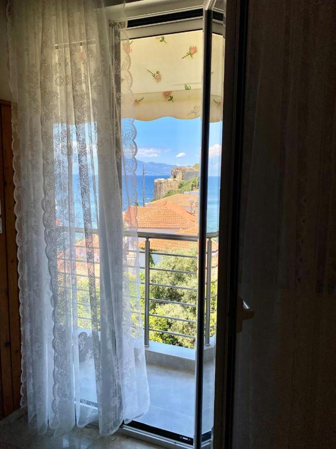 Blu Blu Apartment With Castle View Koróni Zewnętrze zdjęcie